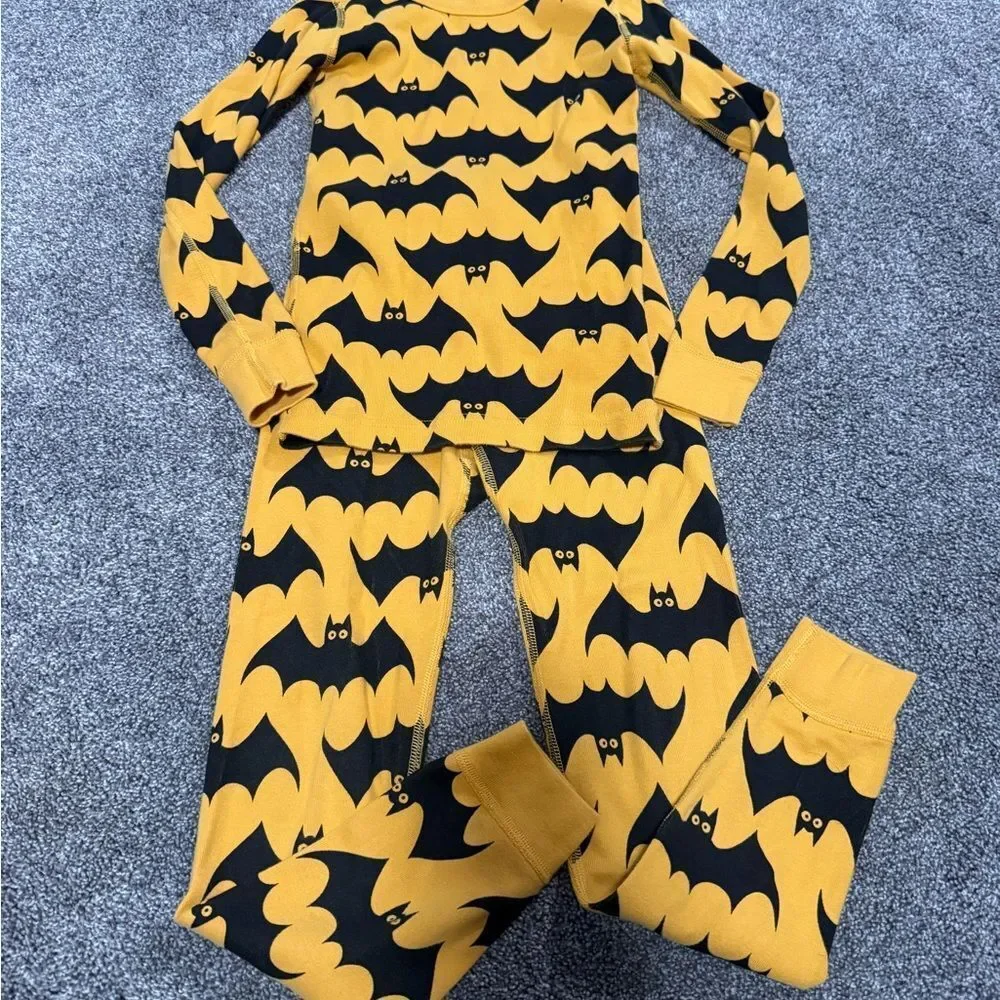 Hanna Andersson Black Bat Print Pajama Set Sz 120cm